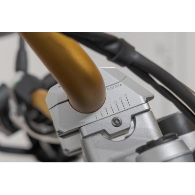 Zvýšení řídítek SW-Motech o 30mm nahoru a variabilní přiblížení o 0-30mm pro 32mm řídítka, stříbrné