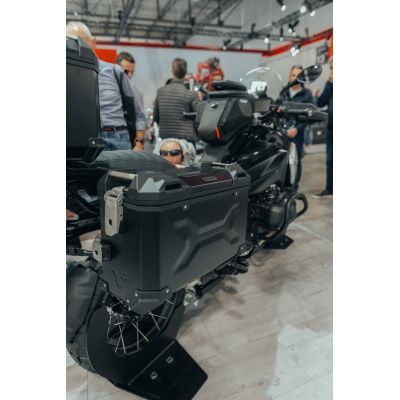 ALU velké boční kufry SW-Motech Trax Adventure + nosiče pro R1300GS 2023+, stříbrné