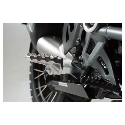 Nastavitelné ergonomické stupačky SW-Motech spolujezdce pro R1300GS 2023+