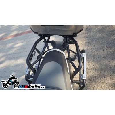 Kovová plotna s nosičem pod topcase Kappa/Givi pro BMW R1300GS 2023+, černá