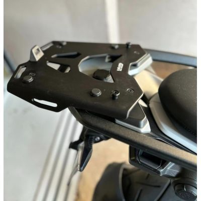 Kovová plotna pod topcase Kappa/Givi pro BMW R1300GS 2023+ (s Vario nosičem), černá