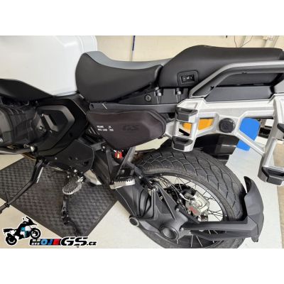 Originální boční tašky do rámu 2x2l pro BMW R1300GS Adventure 2024+