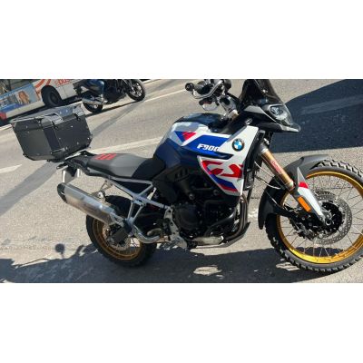 Kovová plotna s nosičem pod topcase Kappa/Givi pro BMW F900GS 2023+, černá